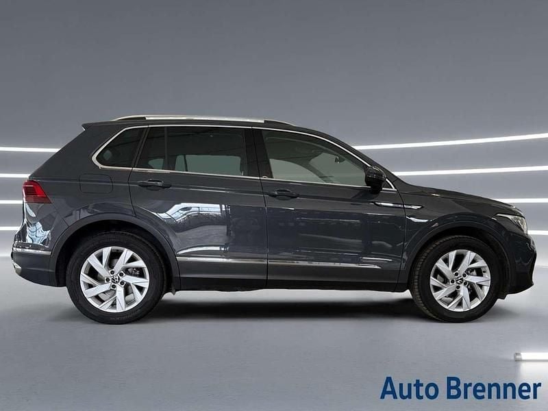 Usata VW Tiguan Elegance 150 CV (110 kW) 2023 Dolphine grau SUV