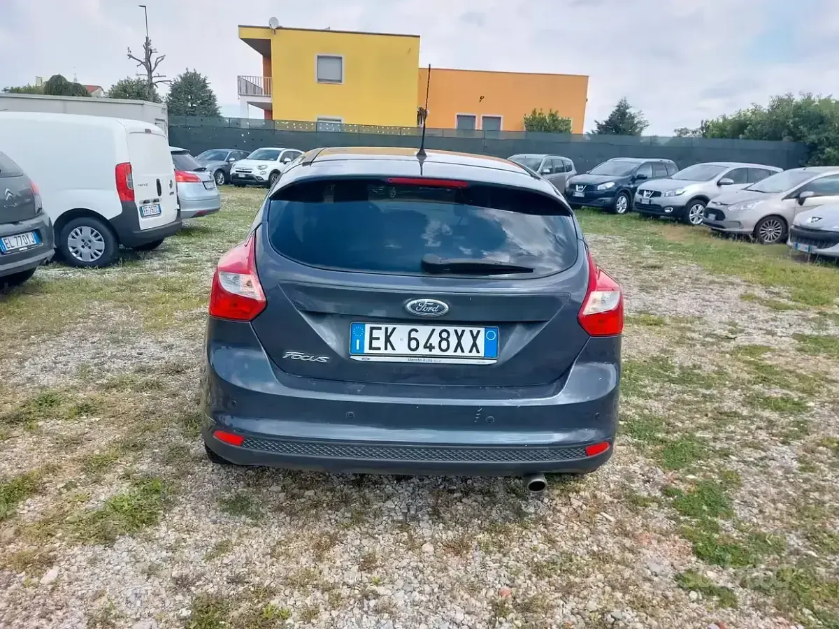 Usata Ford Focus Titanium 150 CV (110 kW) 2012 Blu Berlina