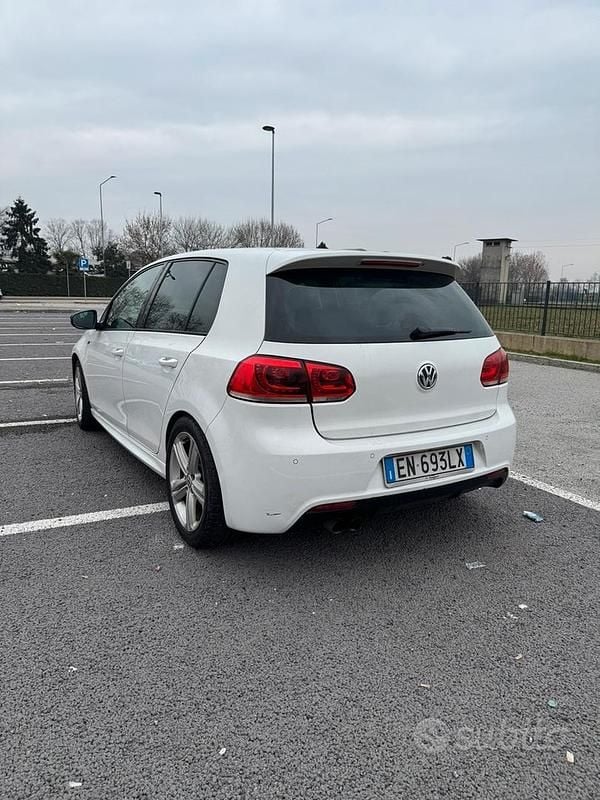 Usata VW Golf VII R-line 140 CV (102 kW) 2012 Bianco Berlina