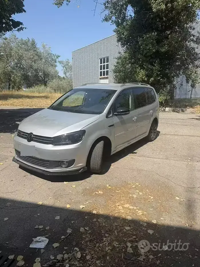 Usata VW Touran 140 CV (102 kW) 2011 Grigio Monovolume