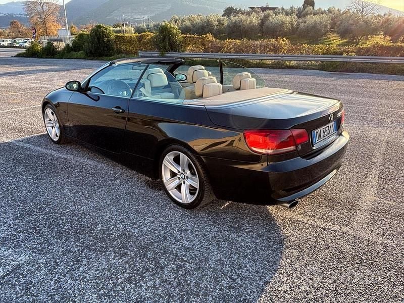 Usata BMW 320 Cabriolet 177 CV (130 kW) 2009 Nero Cabrio