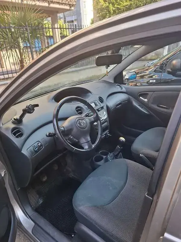 Usata Toyota Yaris Sol 65 CV (47 kW) 2003 Utilitaria