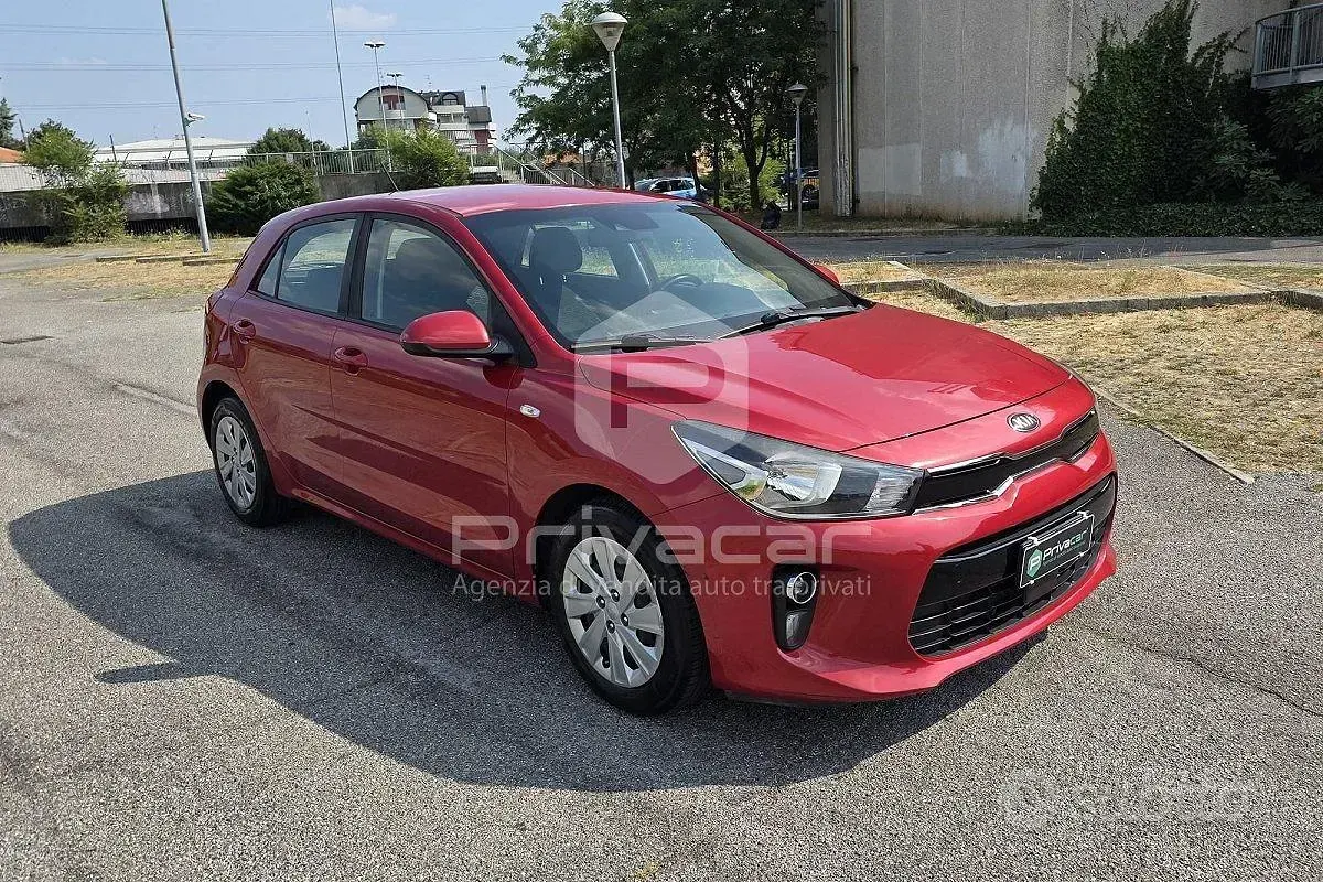Usata Kia Rio Active 84 CV (61 kW) 2017 Rosso Utilitaria