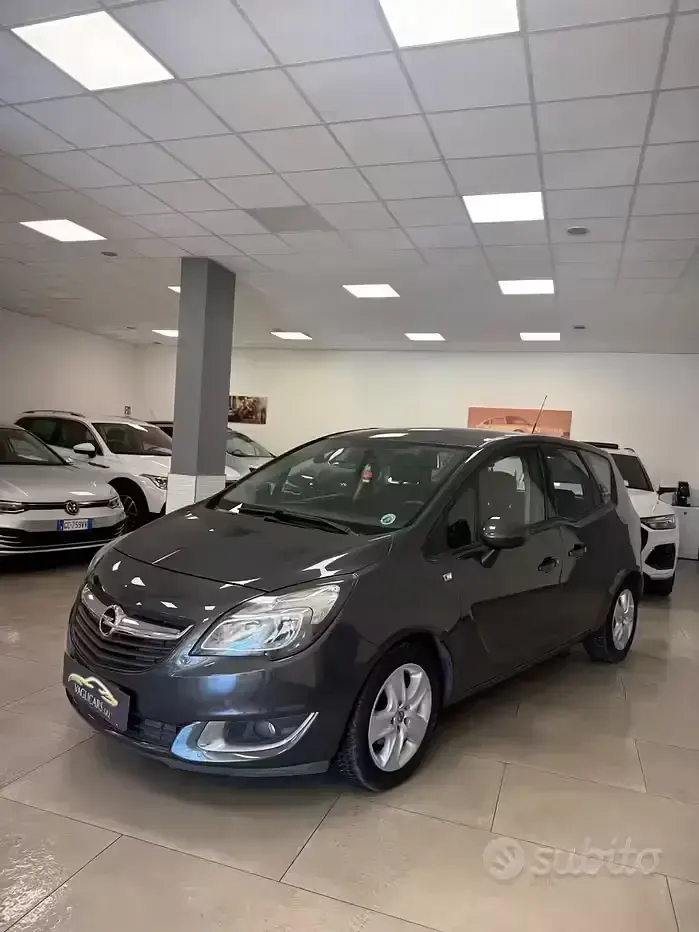 Usata Opel Meriva Design Edition 101 CV (74 kW) 2016 Grigio Monovolume