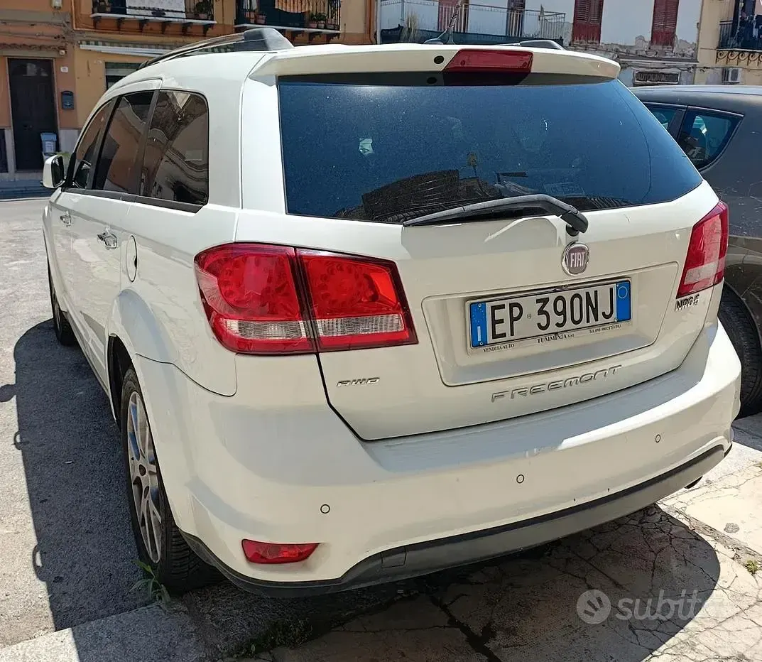 Usata Fiat Freemont Lounge 170 CV (125 kW) 2012 Bianco SUV
