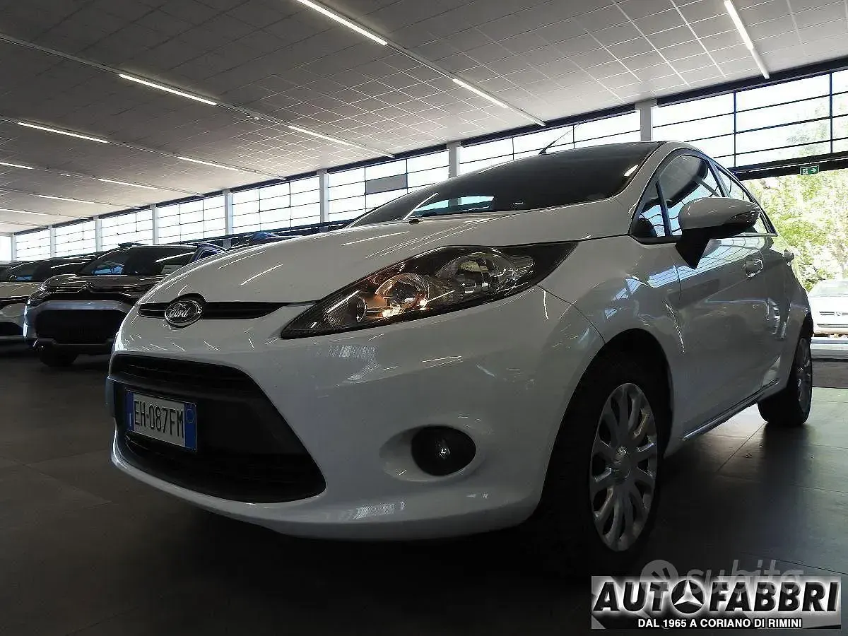 Usata Ford Fiesta Titanium 68 CV (50 kW) 2011 Bianco Berlina