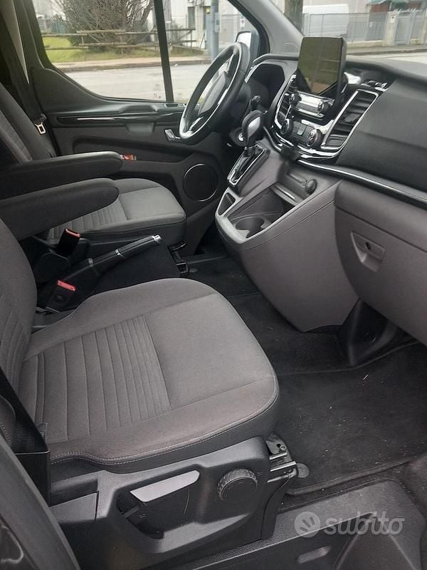 Usata Ford Tourneo Custom 218 CV (160 kW) 2023 Grigio Furgone