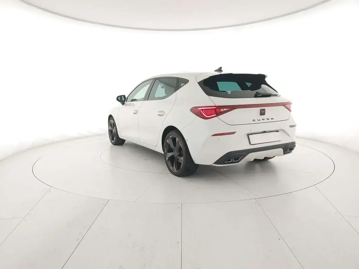 Usata Cupra Leon 150 CV (110 kW) 2024 Bianco "candy" Berlina