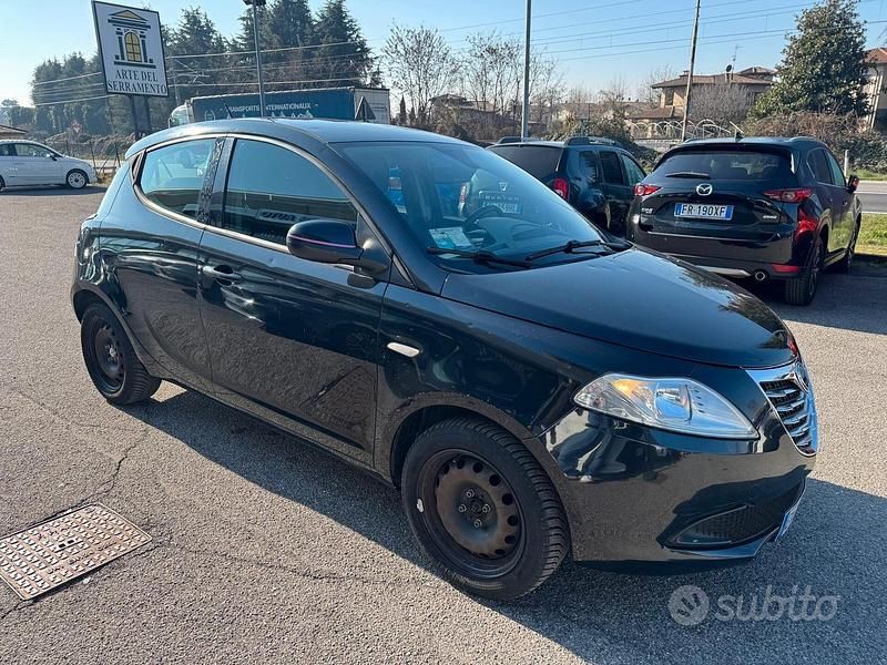 Usata Lancia Ypsilon 69 CV (50 kW) 2014 Nero Utilitaria