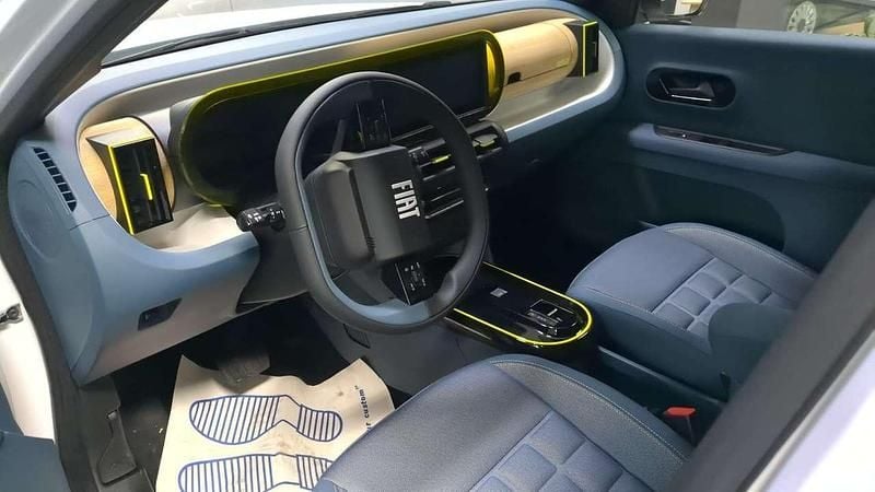 Nuova Fiat Grande Panda La Prima 101 CV (74 kW) 2025 Bianco Utilitaria