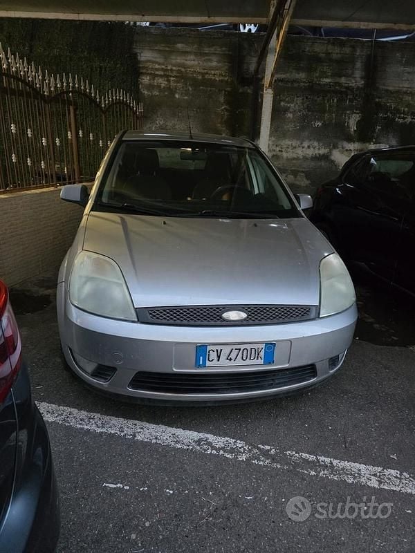 Usata Ford Fiesta Ghia 2006 Grigio Utilitaria