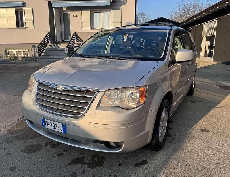 Usata Chrysler Grand Voyager Limited 163 CV (119 kW) 2011 Argento Monovolume