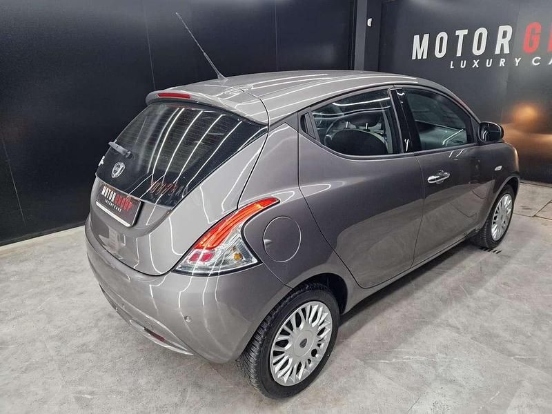 Usata Lancia Ypsilon Platinum 69 CV (50 kW) 2016 Grigio Utilitaria
