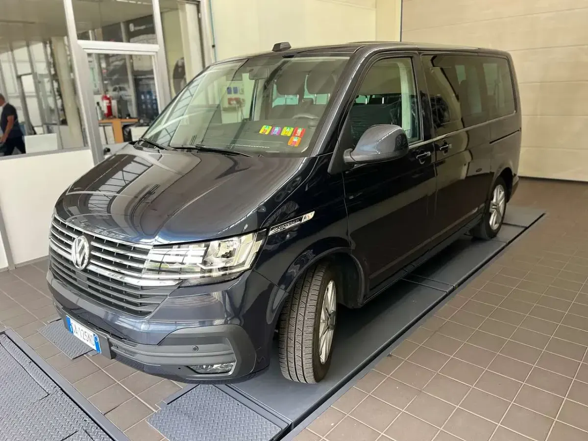 Usata VW Caravelle 150 CV (110 kW) 2020 Blu/azzurro Furgone