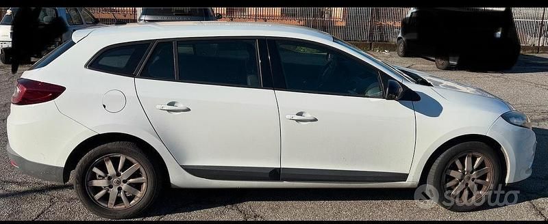 Usata Renault Mégane III 110 CV (80 kW) 2012 Bianco Station wagon