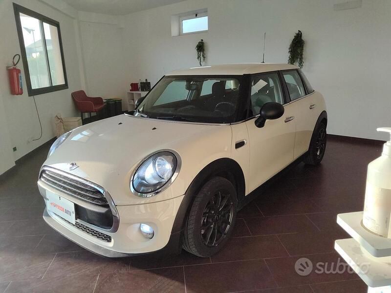 Usata Mini One D Business 95 CV (69 kW) 2016 Beige Utilitaria