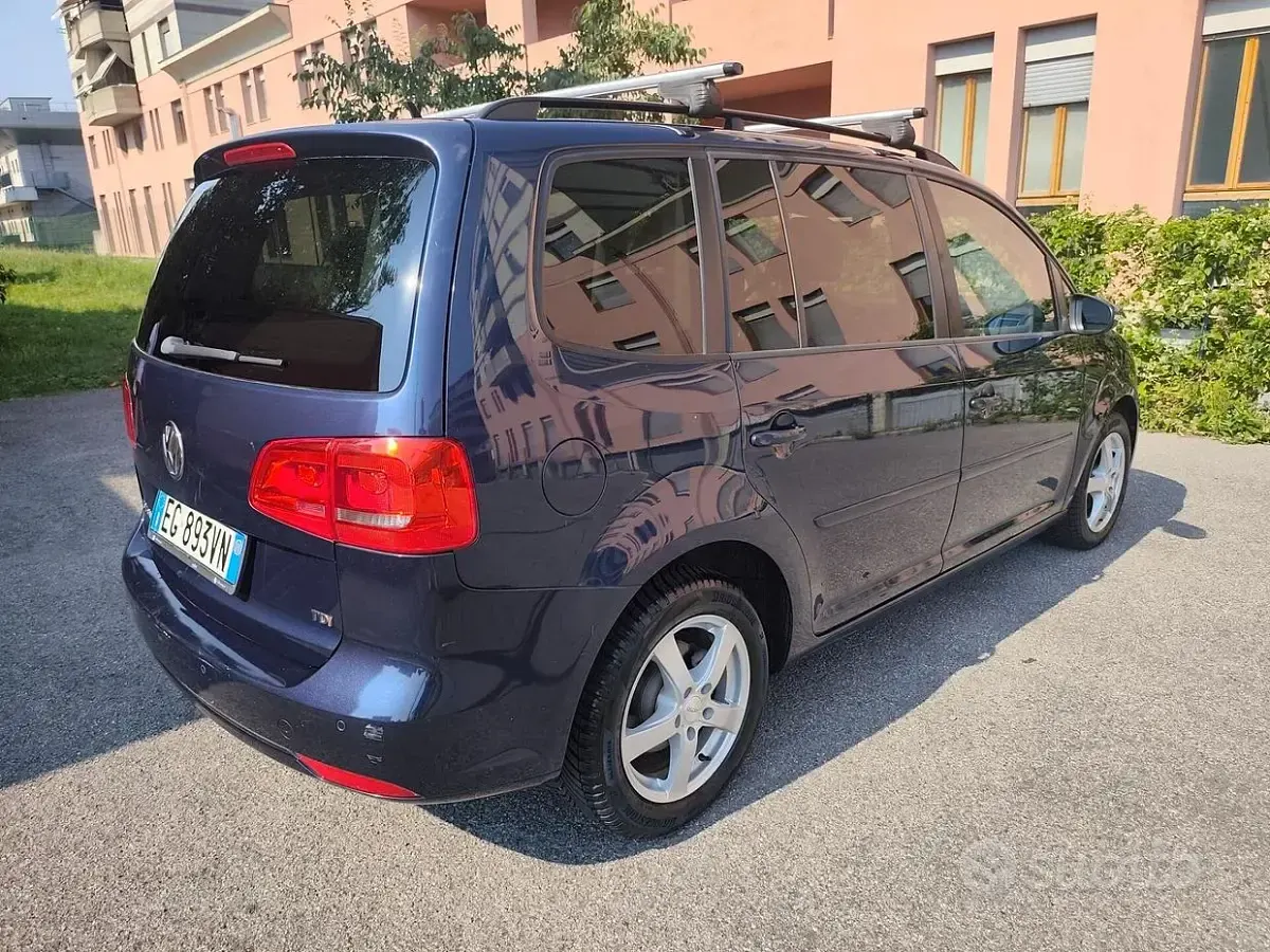 Usata VW Touran 105 CV (77 kW) 2011 Blu Monovolume