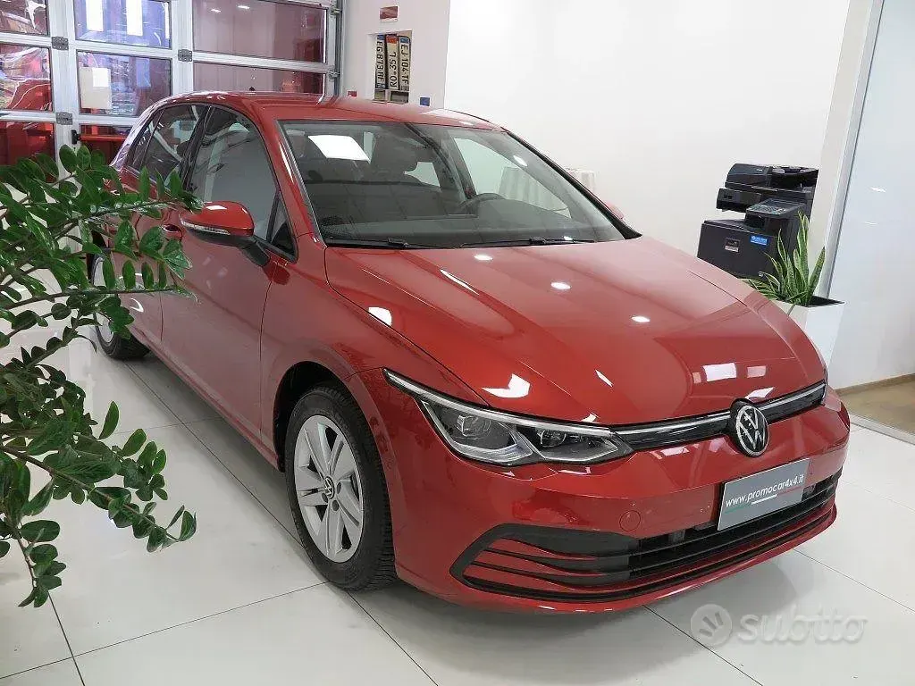 Usata VW Golf VIII Life 110 CV (80 kW) 2020 Rosso Berlina