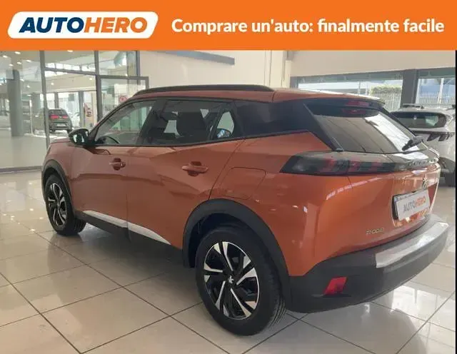 Usata Peugeot 2008 Allure 101 CV (74 kW) 2022 Arancio SUV