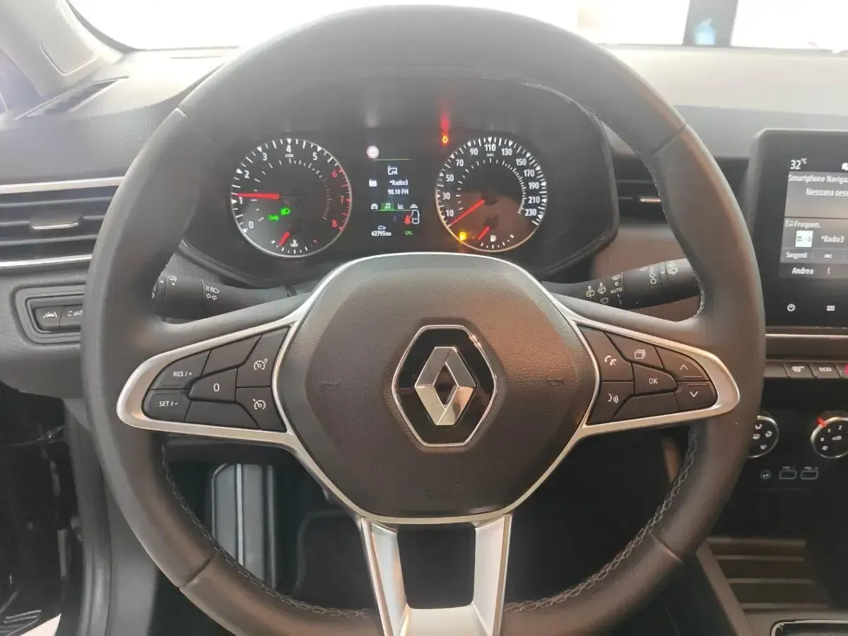 Usata Renault Clio V Equilibre 101 CV (74 kW) 2023 Viola Berlina
