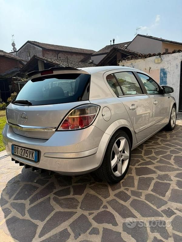 Usata Opel Astra Cosmo 101 CV (74 kW) 2008 Berlina