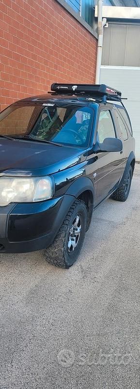 Usata Land Rover Freelander 109 CV (80 kW) 2005 Nero SUV