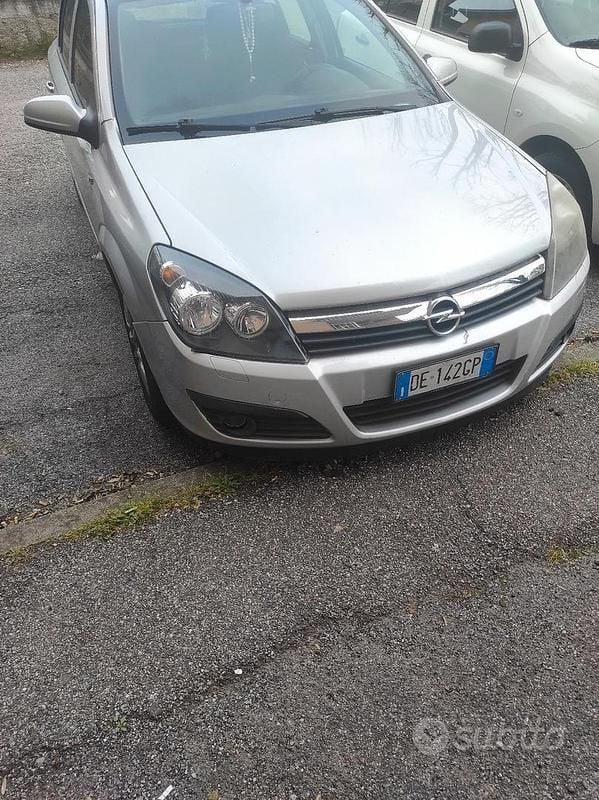 Usata Opel Astra Cosmo 105 CV (77 kW) 2007 Grigio Berlina