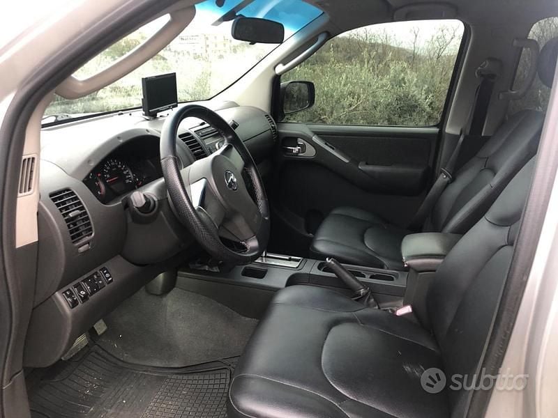 Usata Nissan Navara 190 CV (139 kW) 2007 Grigio Pick-up