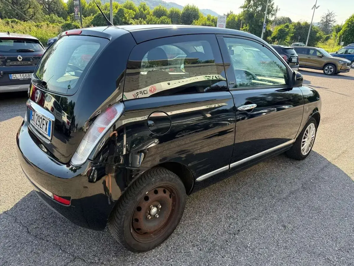 Usata Lancia Ypsilon 69 CV (50 kW) 2011 Nero Utilitaria