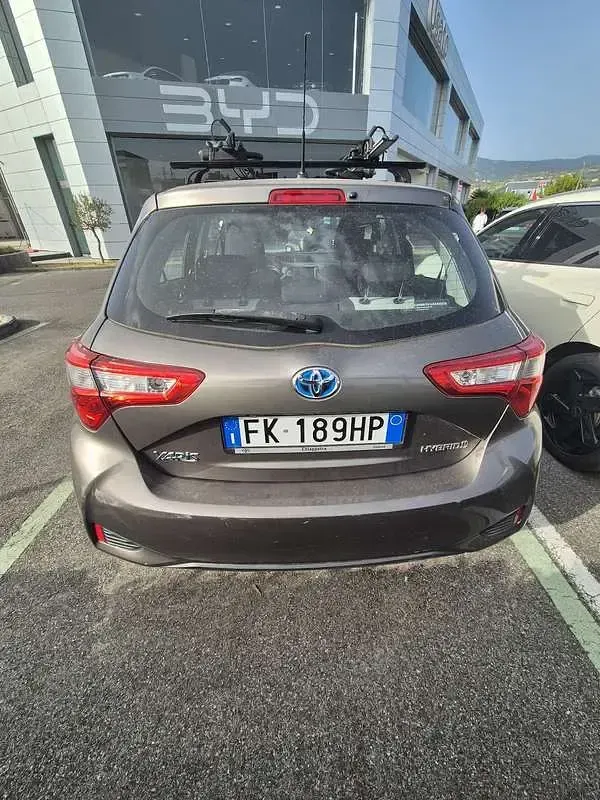 Usata Toyota Yaris Hybrid Style 75 CV (55 kW) 2016 Berlina
