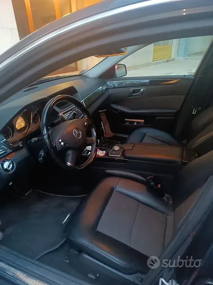 Usata Mercedes E350 231 CV (169 kW) 2010 Grigio Berlina