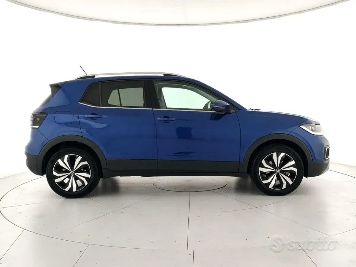 Usata VW T-Cross Advance 110 CV (80 kW) 2023 Reef blue metallizzato SUV