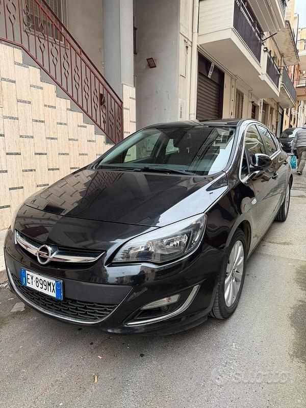 Usata Opel Astra Cosmo 110 CV (80 kW) 2015 Nero Berlina