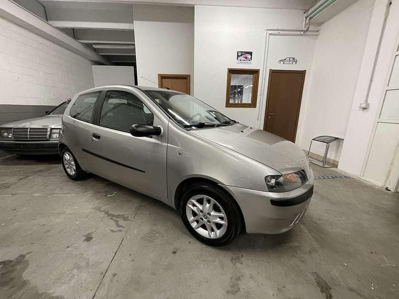 Usata Fiat Punto 80 CV (58 kW) 2000 Argento Berlina