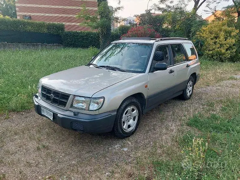 Usata Subaru Forester 122 CV (89 kW) 1998 Grigio SUV