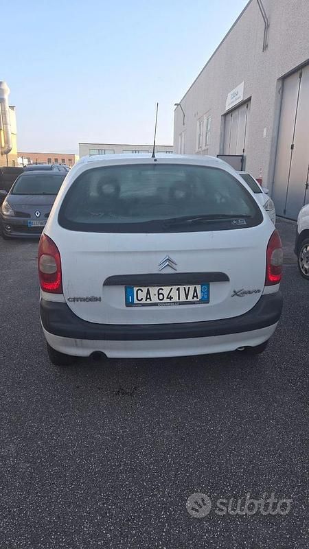 Usata Citroën Xsara Picasso 2002 Bianco Monovolume