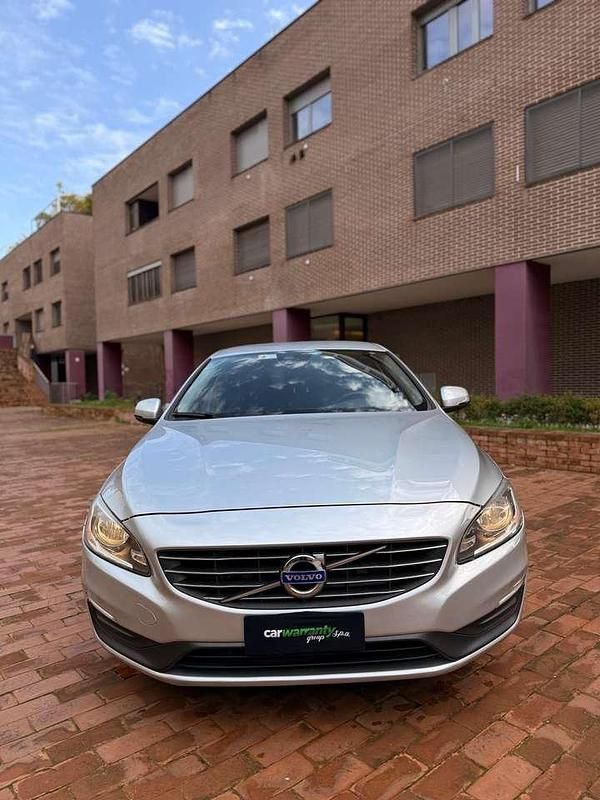 Usata Volvo V60 Momentum 114 CV (83 kW) 2014 Argento Station wagon