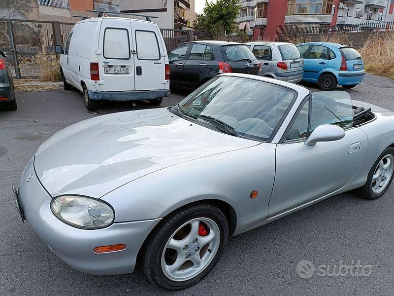 Usata Mazda MX5 90 CV (66 kW) 1999 Grigio Cabrio