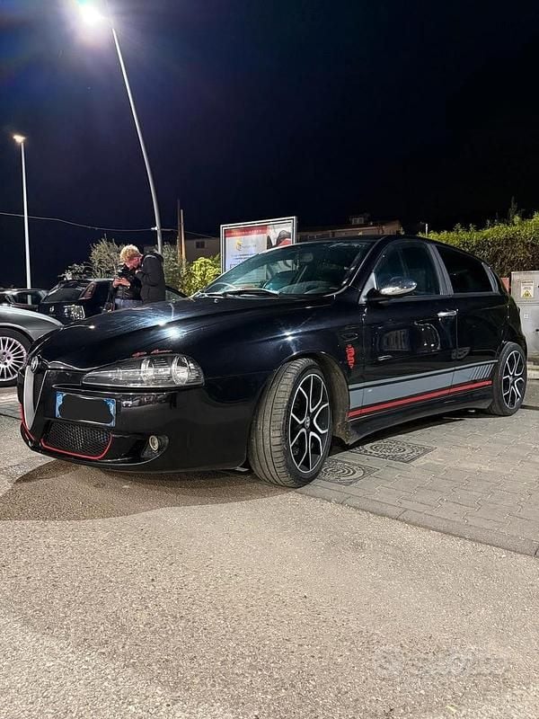 Usata Alfa Romeo 147 310 CV (228 kW) 2007 Nero Utilitaria