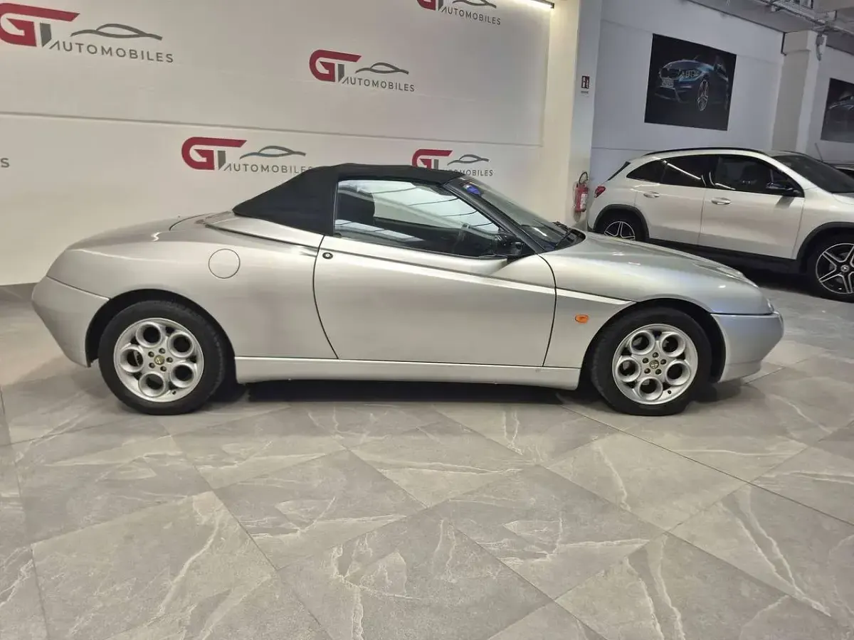 Usata Alfa Romeo Spider 144 CV (105 kW) 1999 Argento Cabrio