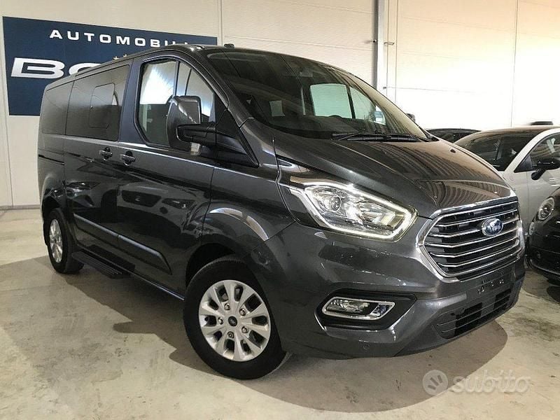 Usata Ford Transit Custom Titanium 150 CV (110 kW) 2023 Grigio scuro Monovolume