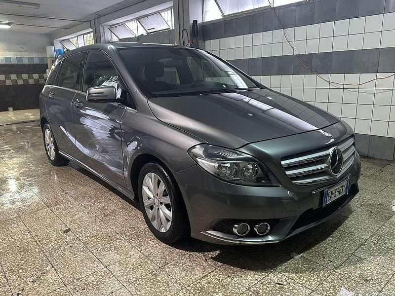 Usata Mercedes B180 Executive 109 CV (80 kW) 2012 Grigio Monovolume