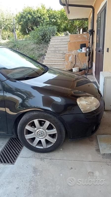 Usata VW Golf V 101 CV (74 kW) 2007 Nero Utilitaria