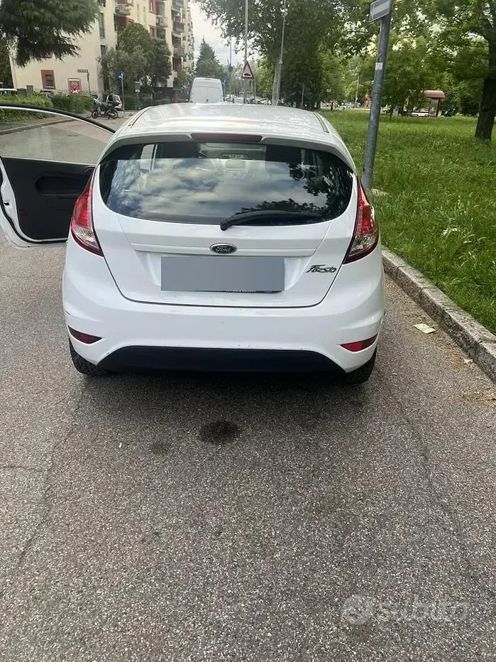Usata Ford Fiesta 60 CV (44 kW) 2013 Bianco Berlina