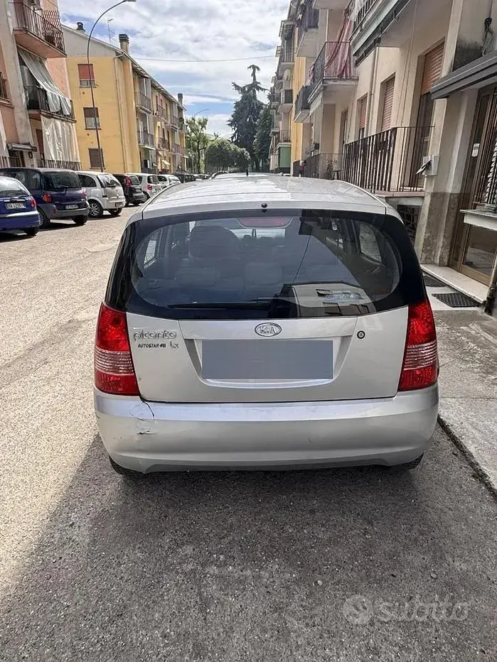 Usata Kia Picanto 61 CV (44 kW) 2005 Grigio Utilitaria