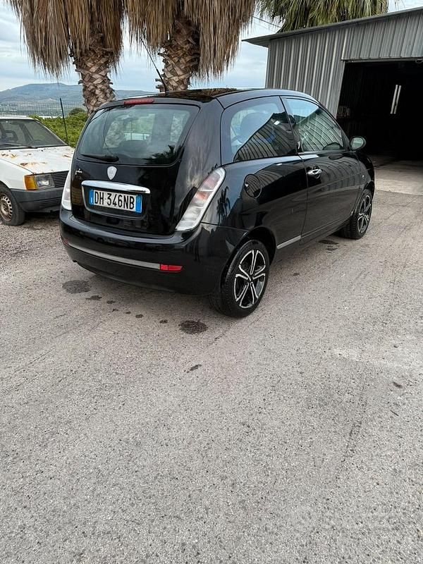 Usata Lancia Ypsilon 60 CV (44 kW) 2007 Nero Utilitaria