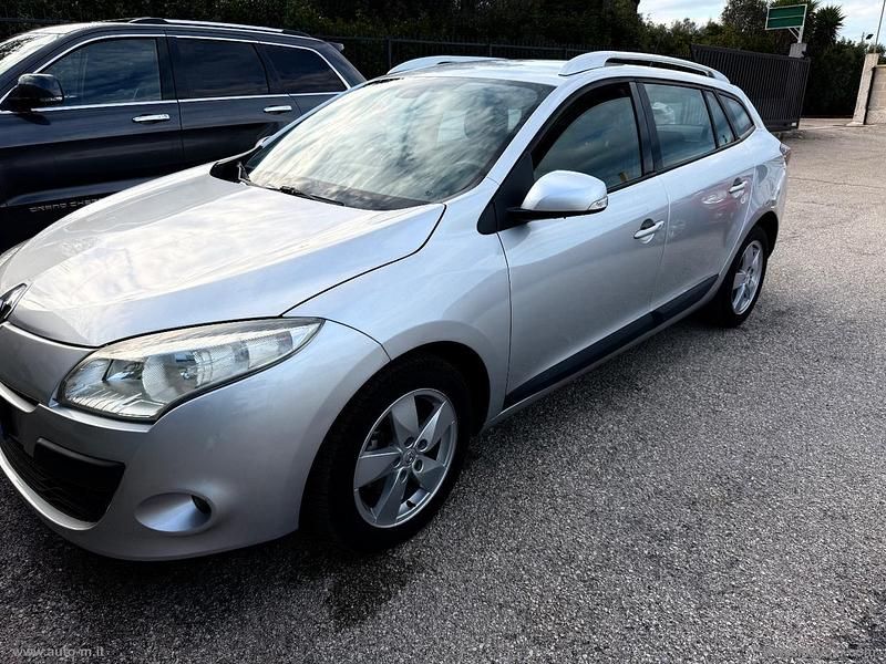 Usata Renault Mégane III 110 CV (80 kW) 2011 Argento Station wagon