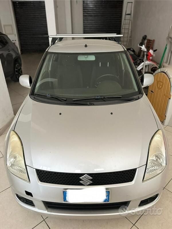 Usata 2006 Suzuki Swift Due volumi | 3000 € (Buon prezzo) - Immagine 1/4