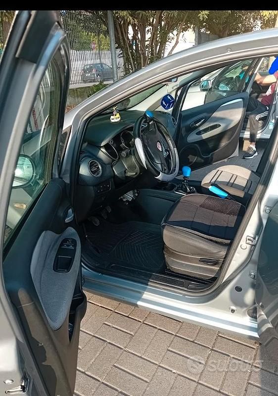 Usata Fiat Punto 65 CV (47 kW) 2011 Grigio Utilitaria