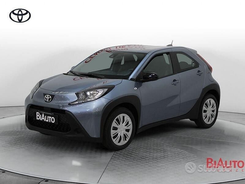 Blu Nuova 2025 Toyota Aygo X Active SUV | 15.850 € (Buon prezzo) - Immagine 1/4